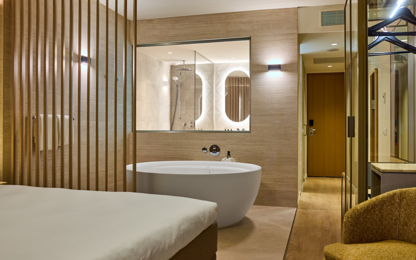 WestCord Hotel Eindhoven | Overnachting in een kamer met XL Bubbelbad | incl. 3-gangendiner - afbeelding 1